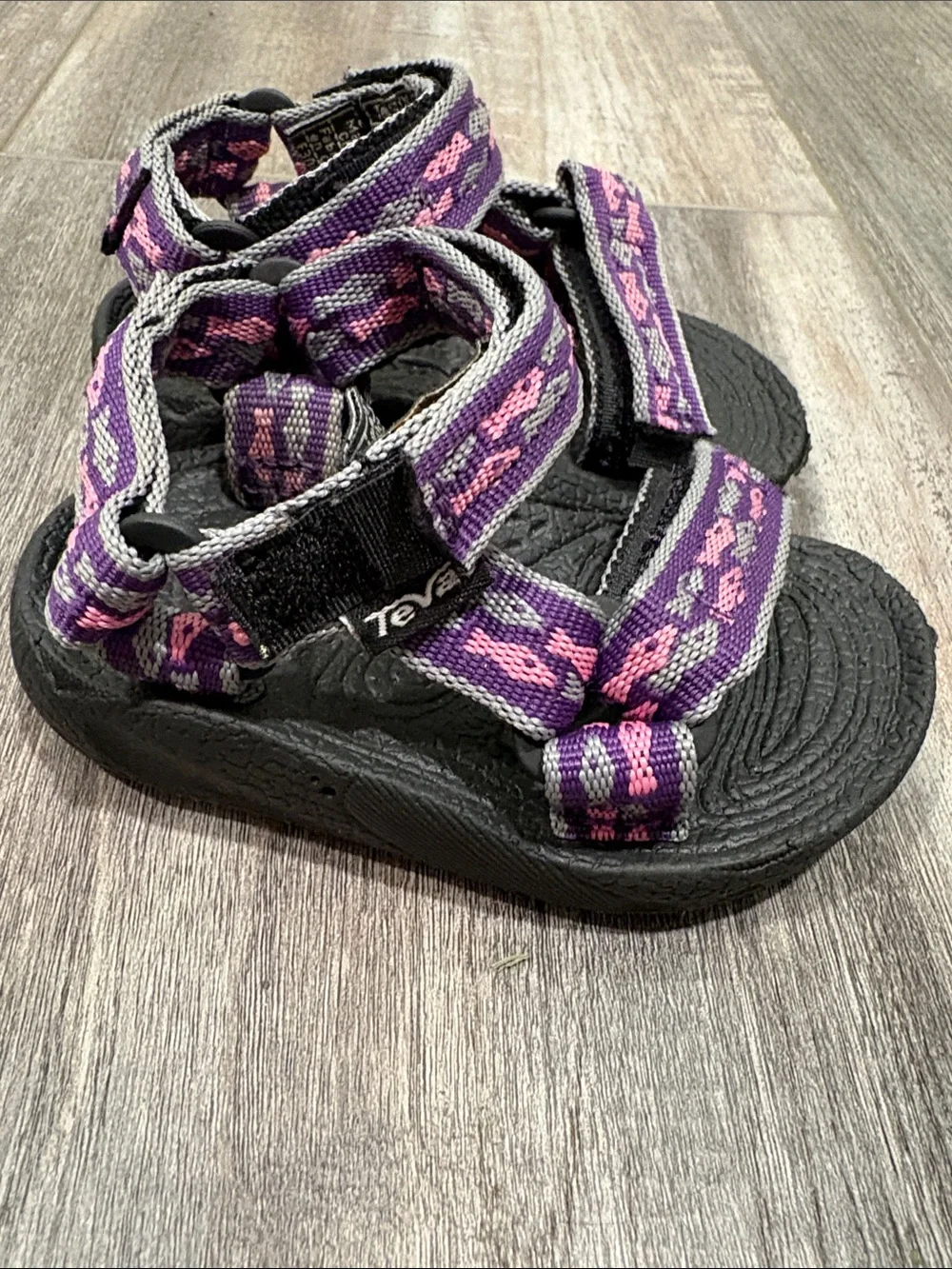 Teva sandals purple fish print size 2/3 infant